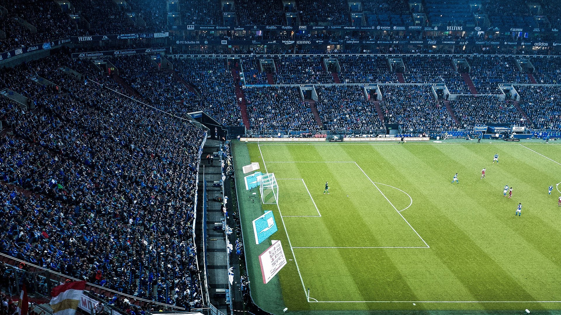 国内足球联赛战绩悬殊激励全队,冠军梦想争夺,国内足球联赛最新排名安排